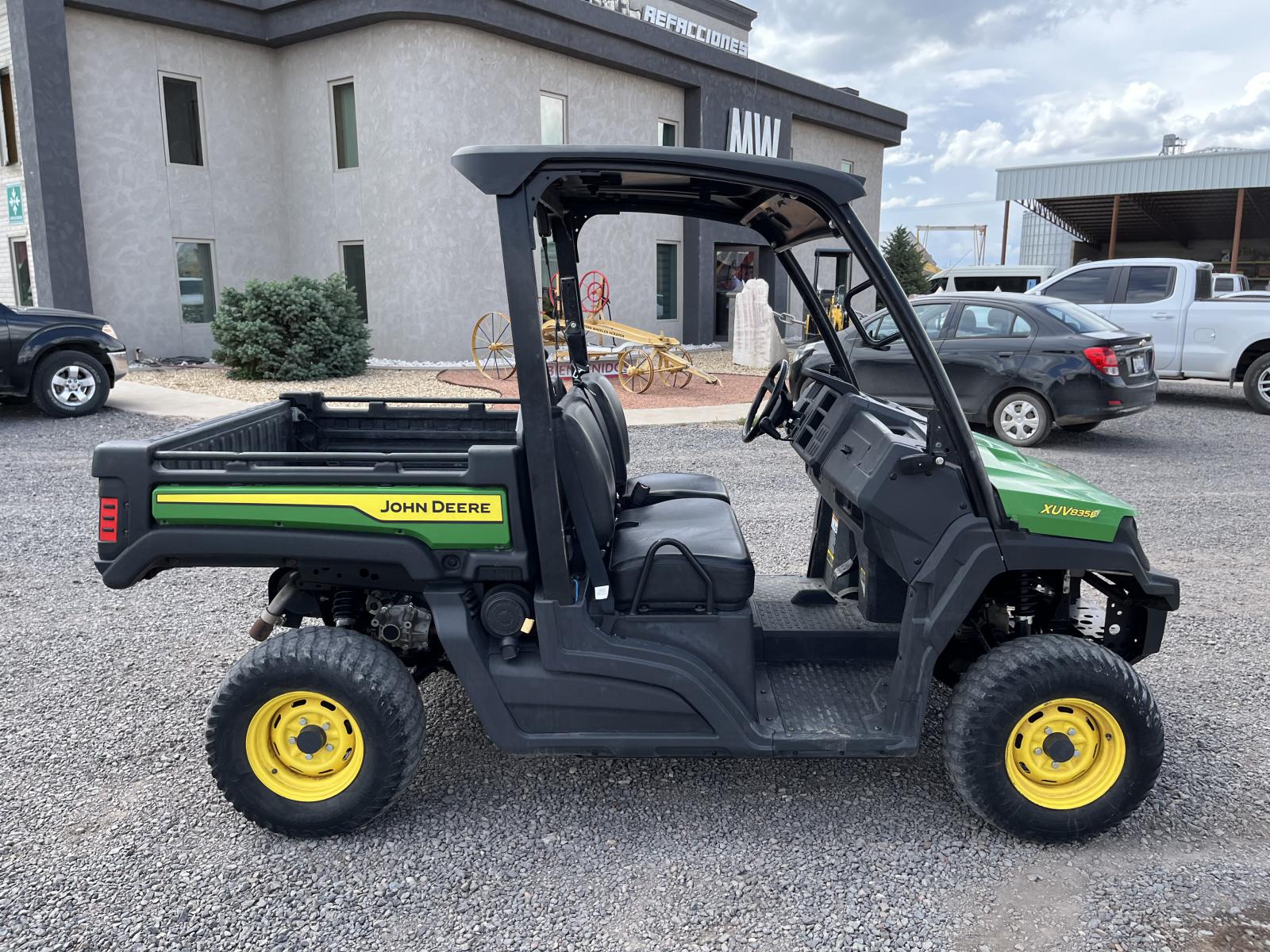 ./imagenes/INVOICE/2019/18252/JOHN DEERE XUV835E (6).JPG